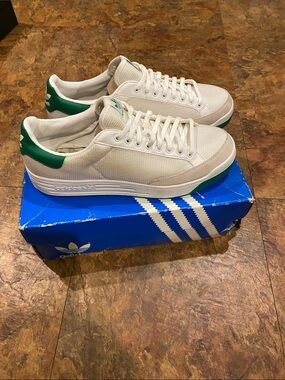 adidas Rod Laver Lea
Cream Low-Top Sneakers with Green Heel Tab